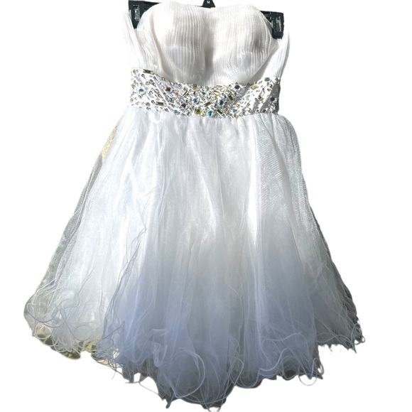 Fabuluxe Couture Beautiful Short White Tulle Prom Dress - Picture 1 of 7